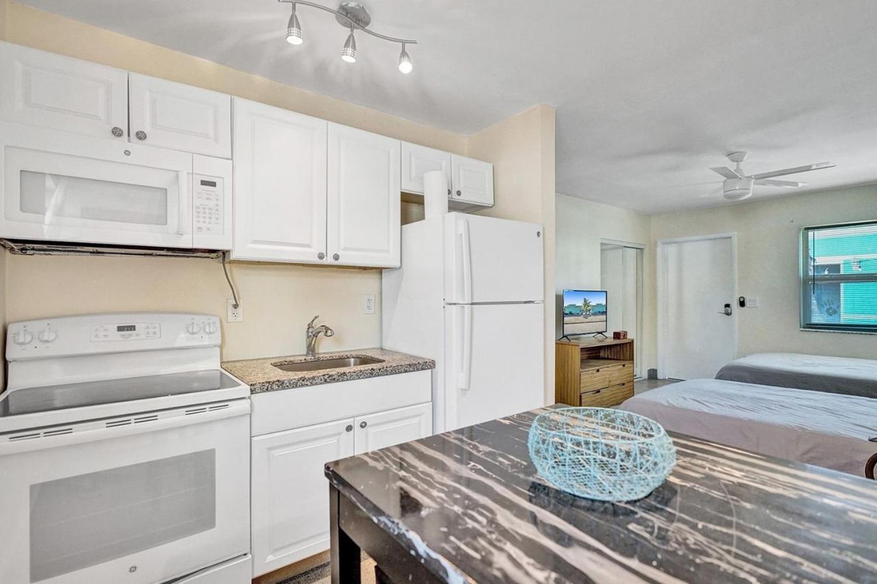 Appartamento Downtown Hollywood Holiday Retreat Dania Beach Esterno foto