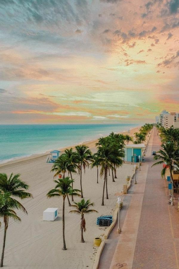 Appartamento Downtown Hollywood Holiday Retreat Dania Beach Esterno foto